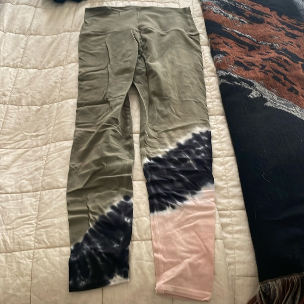 Electric Rose leggings. Size M.